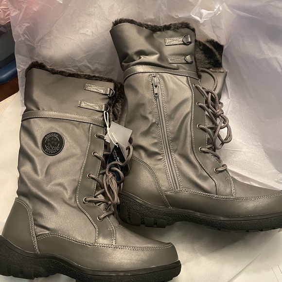 Women's Gray Winter Boots - Picture 11 of 11